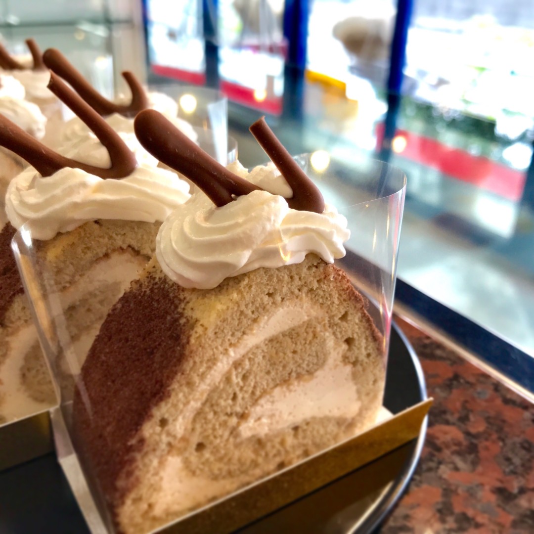 コーヒーのロールケーキ ルーロ モカ ウイスタリア洋菓子店